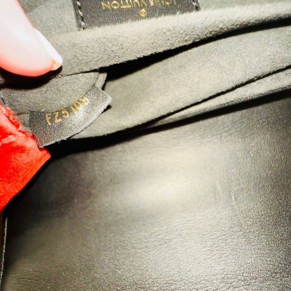 New Wave Chain Bag - Picture 10 of 10